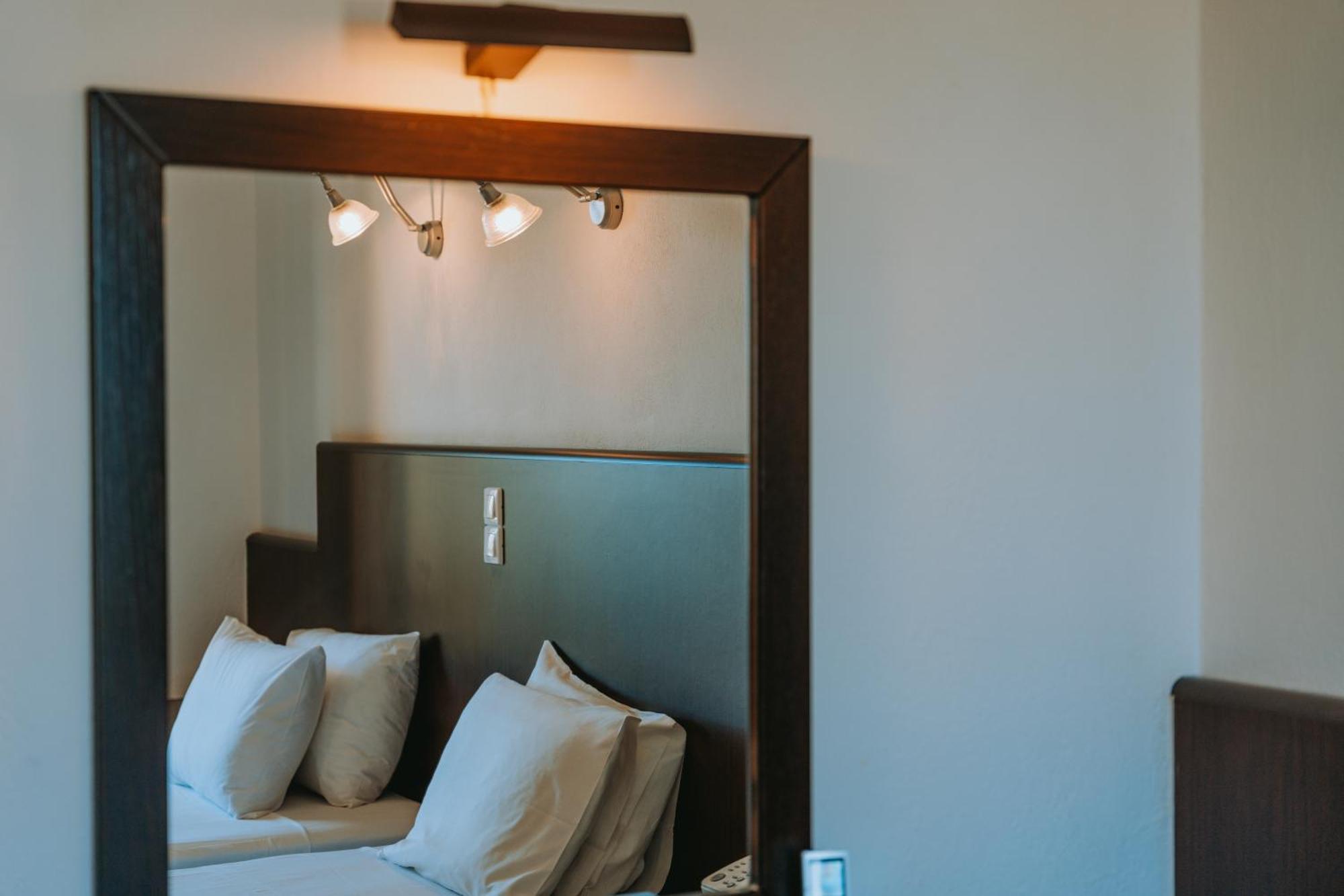 Karavostasi Beach Hotel Pérdika Kültér fotó