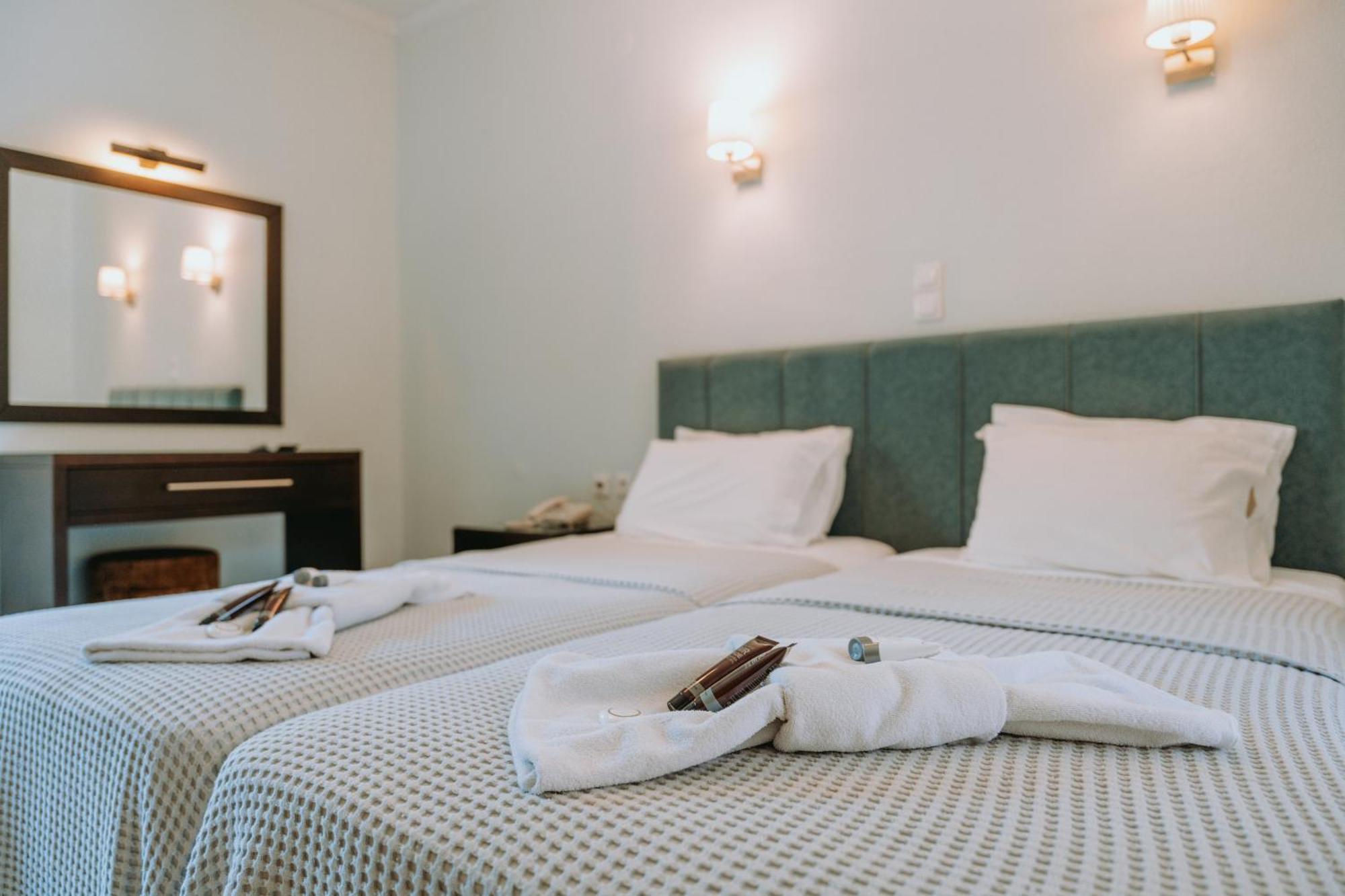 Karavostasi Beach Hotel Pérdika Kültér fotó
