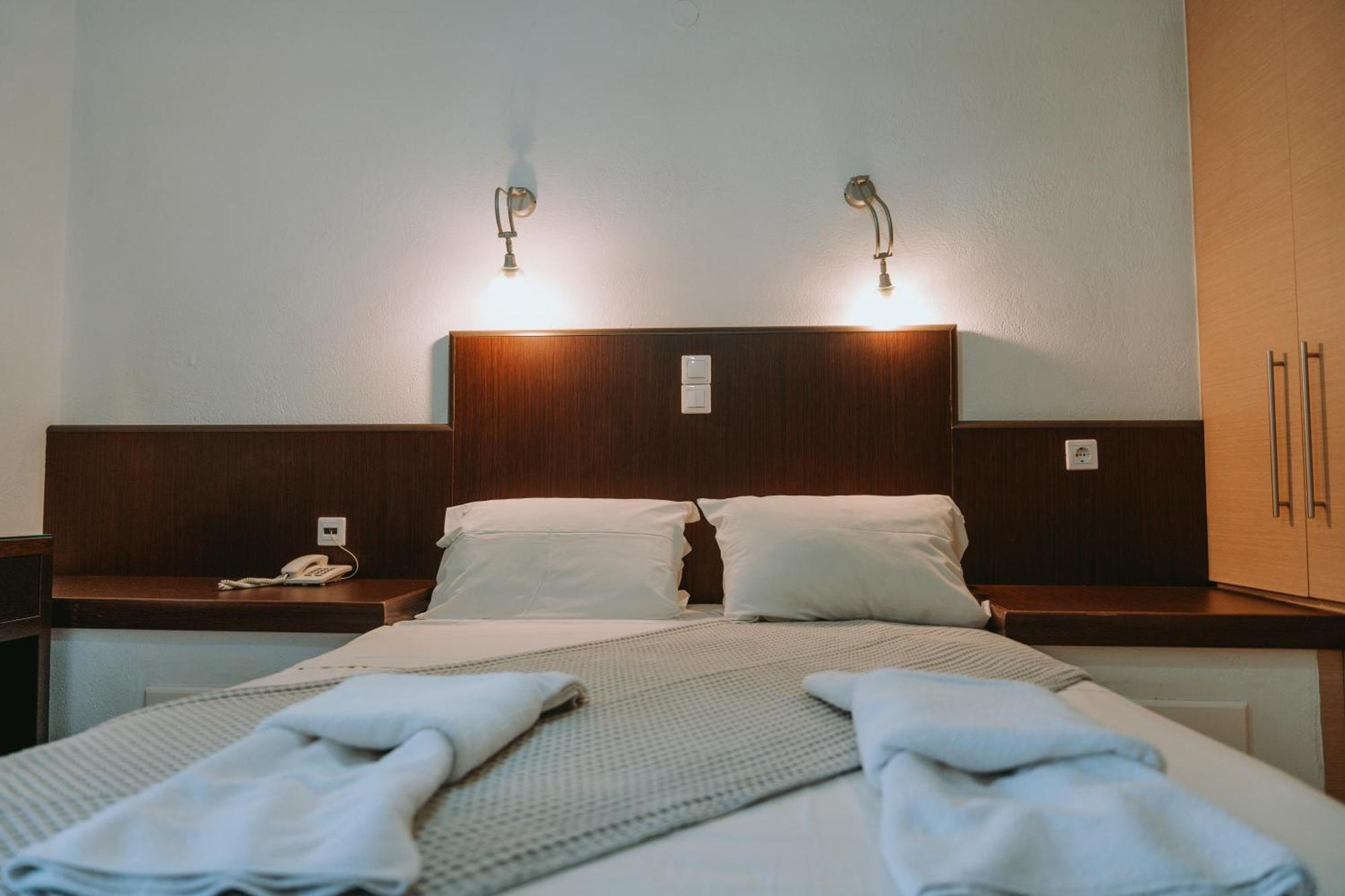 Karavostasi Beach Hotel Pérdika Kültér fotó