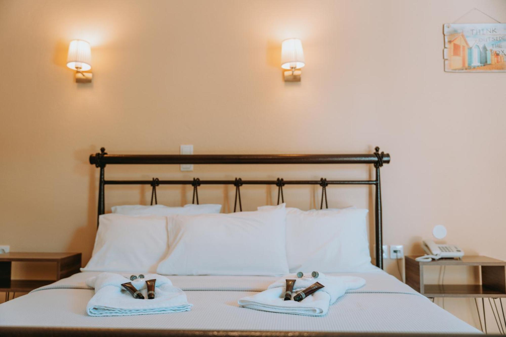 Karavostasi Beach Hotel Pérdika Kültér fotó