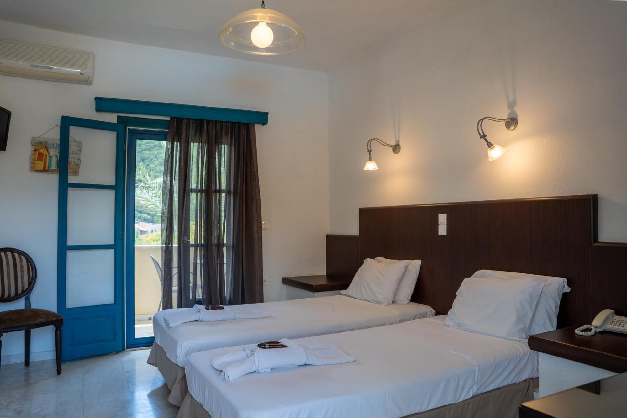 Karavostasi Beach Hotel Pérdika Kültér fotó