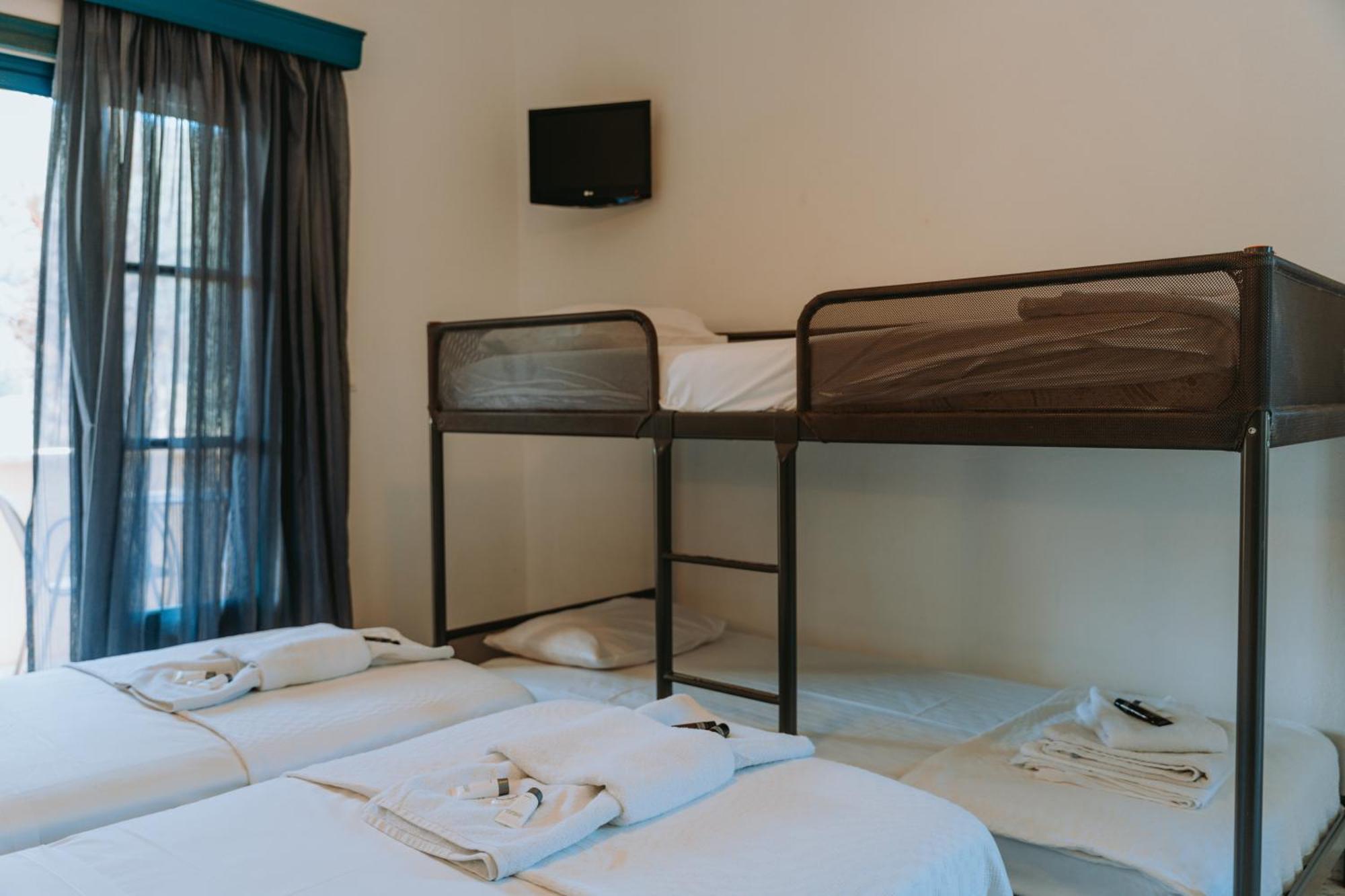 Karavostasi Beach Hotel Pérdika Kültér fotó
