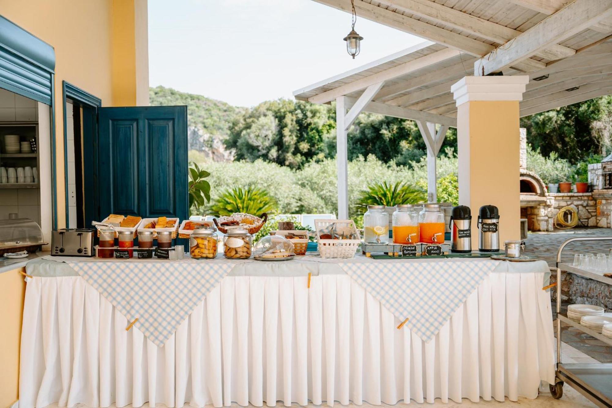 Karavostasi Beach Hotel Pérdika Kültér fotó