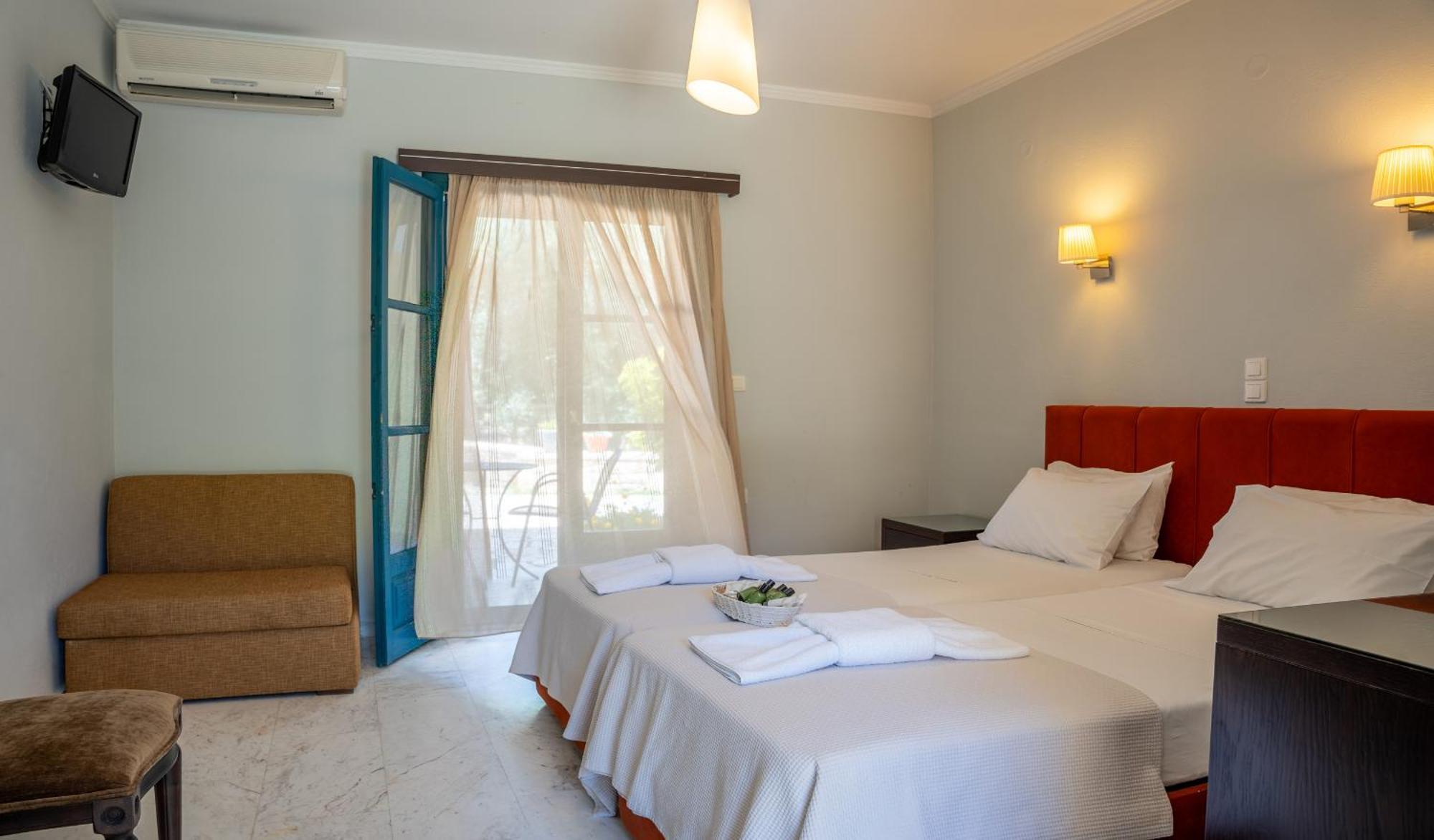 Karavostasi Beach Hotel Pérdika Kültér fotó
