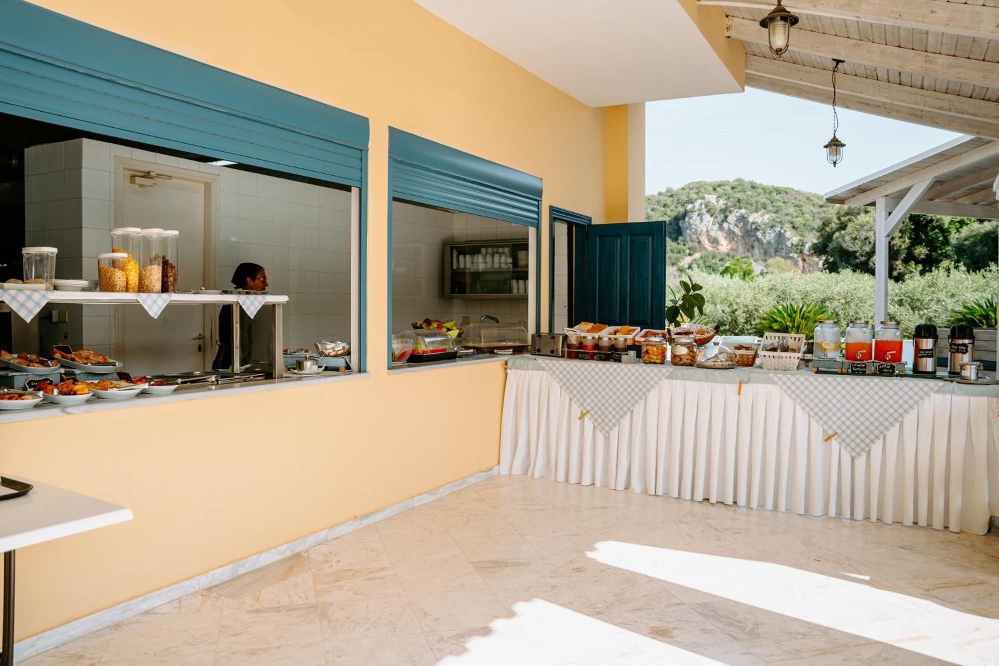 Karavostasi Beach Hotel Pérdika Kültér fotó