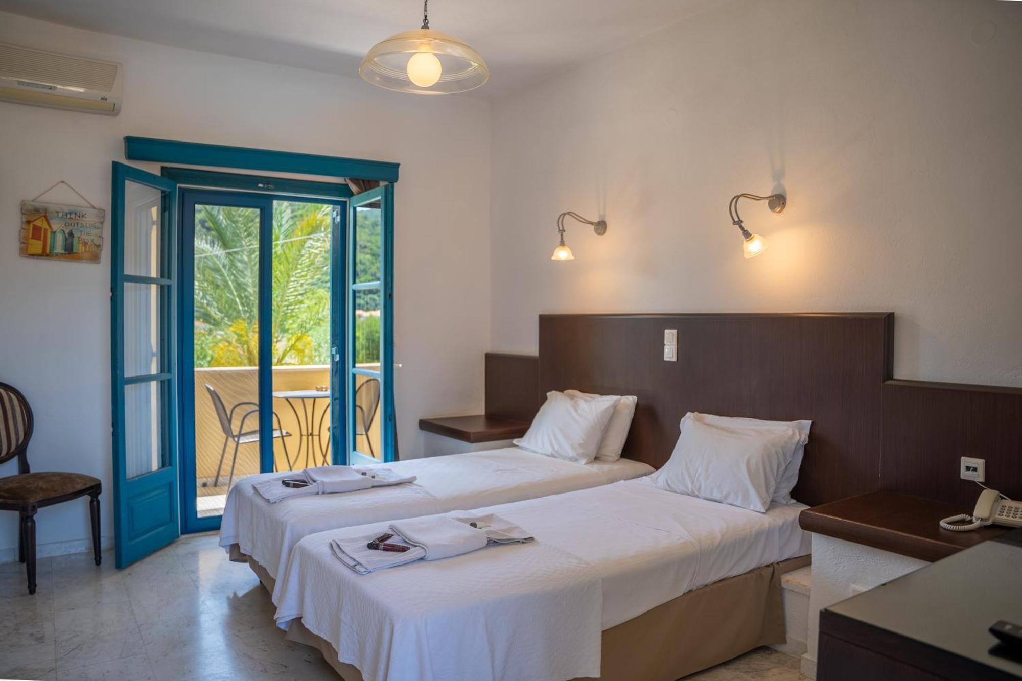 Karavostasi Beach Hotel Pérdika Kültér fotó