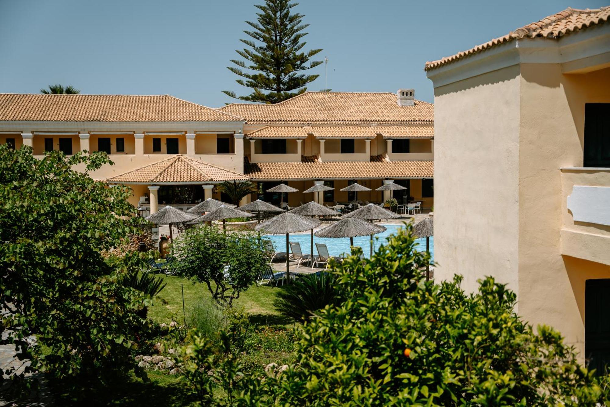 Karavostasi Beach Hotel Pérdika Kültér fotó