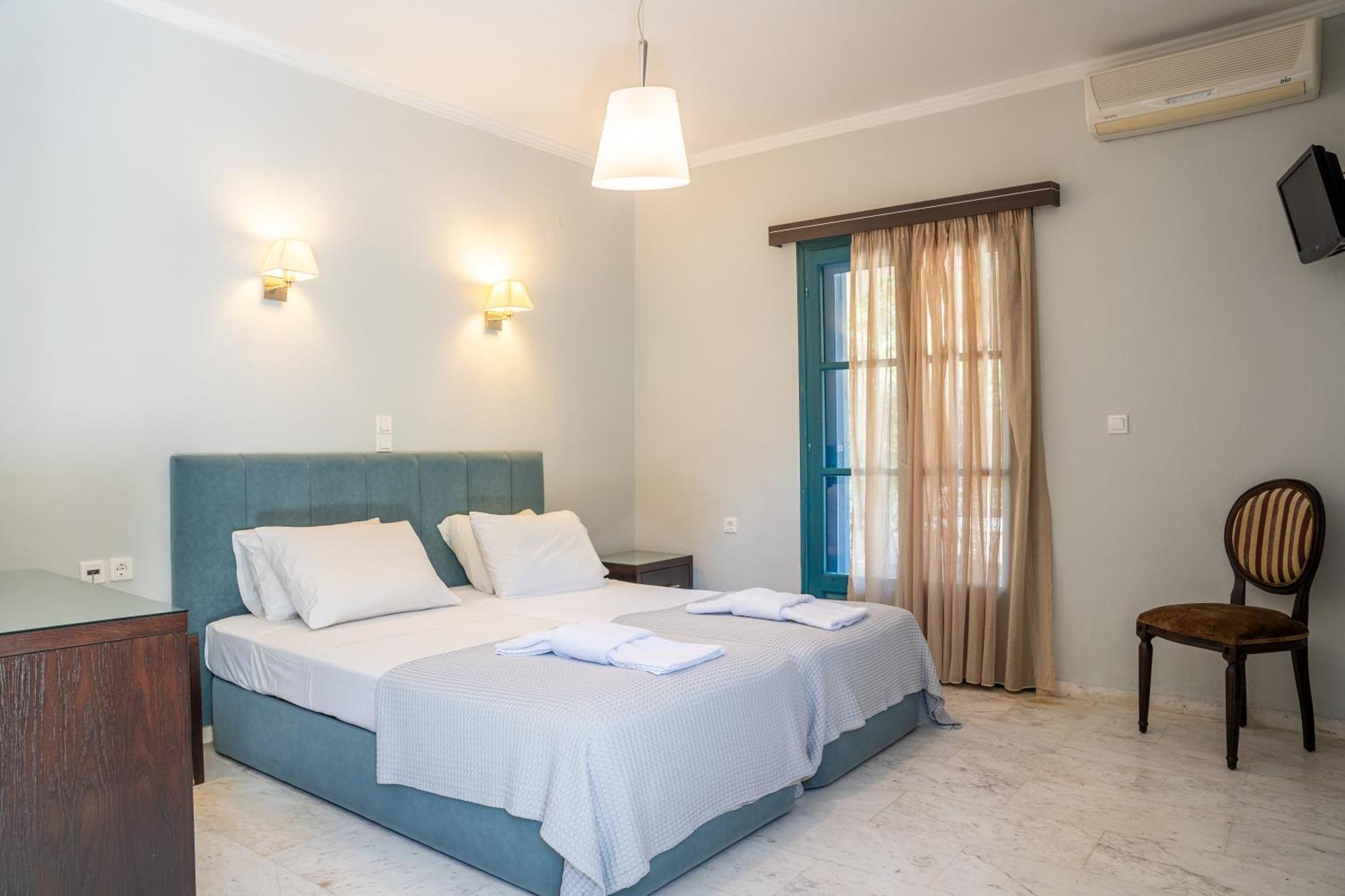 Karavostasi Beach Hotel Pérdika Kültér fotó