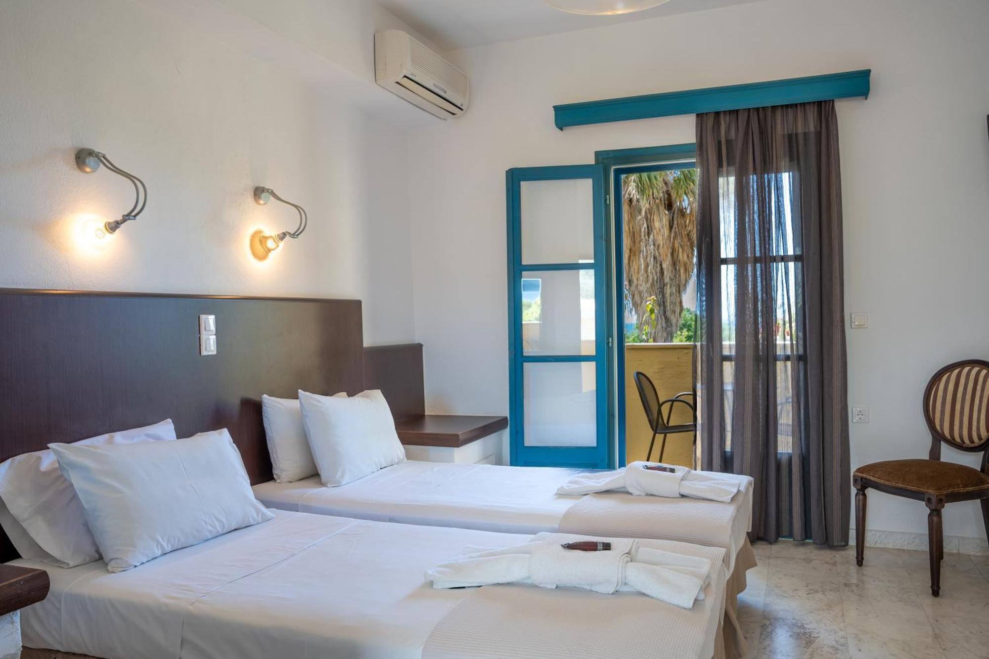 Karavostasi Beach Hotel Pérdika Kültér fotó