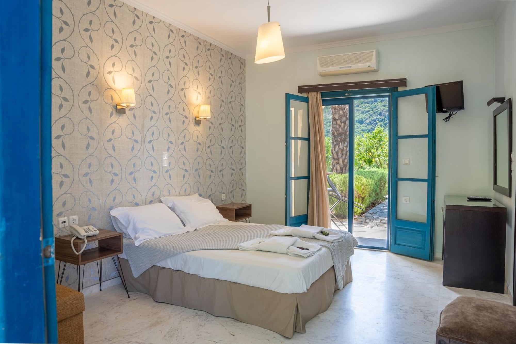 Karavostasi Beach Hotel Pérdika Kültér fotó