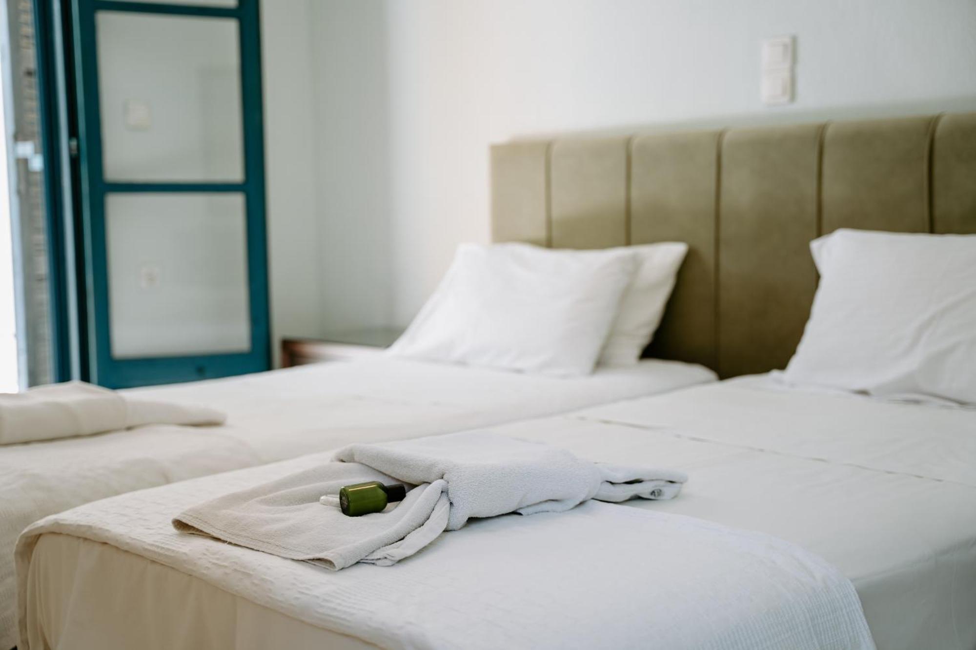 Karavostasi Beach Hotel Pérdika Kültér fotó