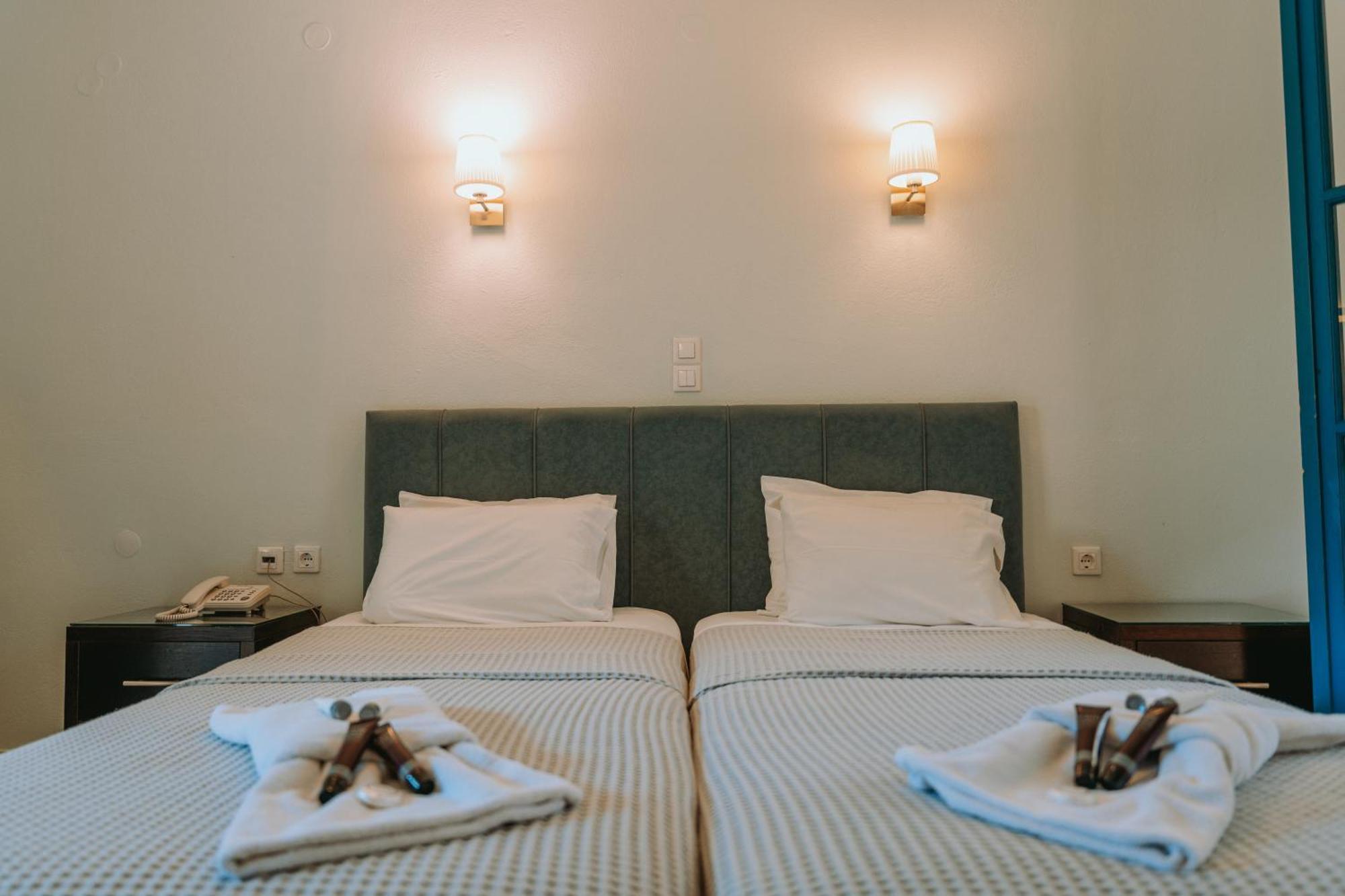 Karavostasi Beach Hotel Pérdika Kültér fotó