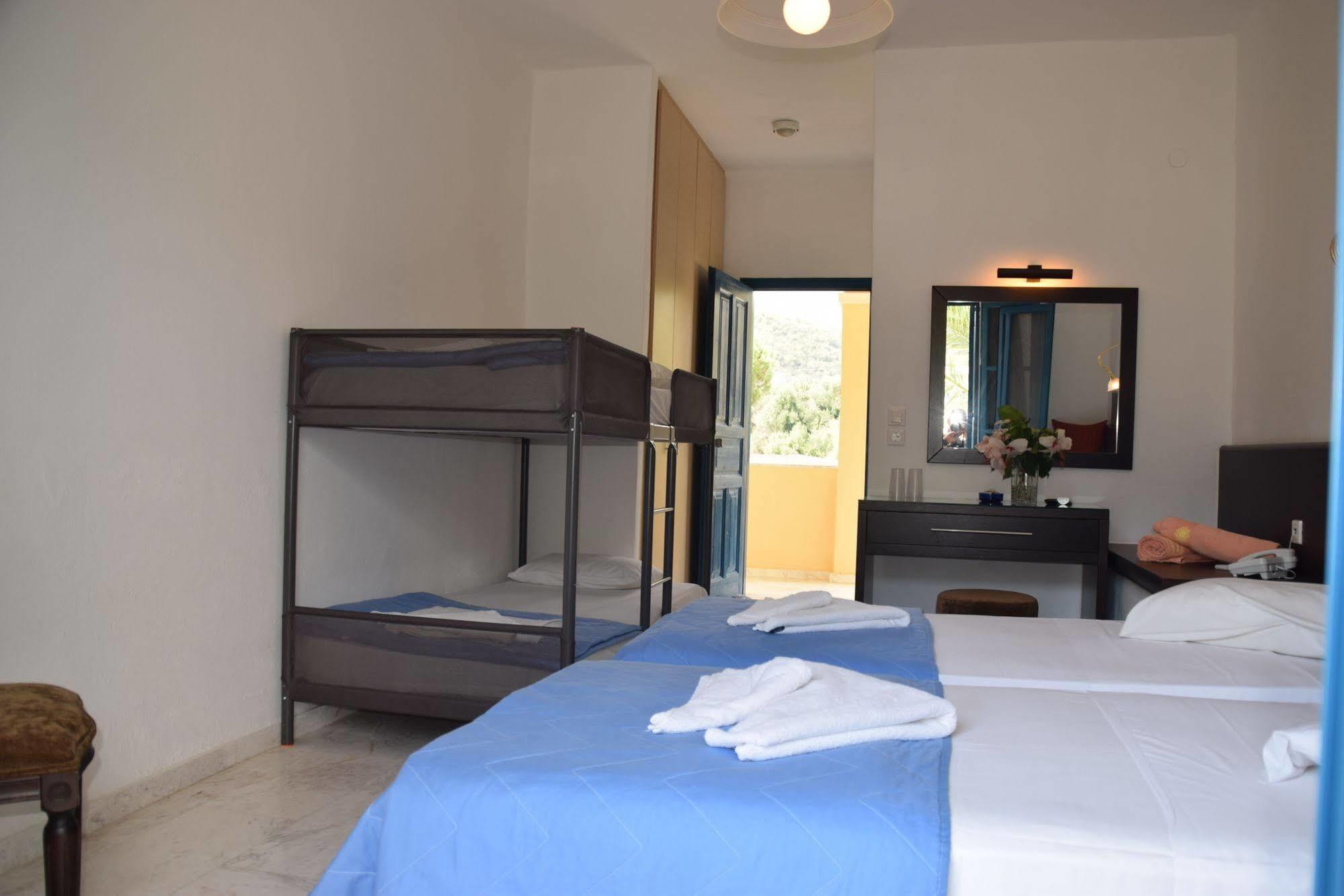 Karavostasi Beach Hotel Pérdika Kültér fotó