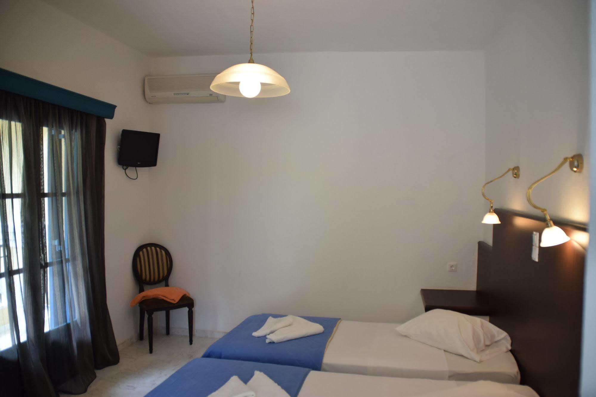Karavostasi Beach Hotel Pérdika Kültér fotó