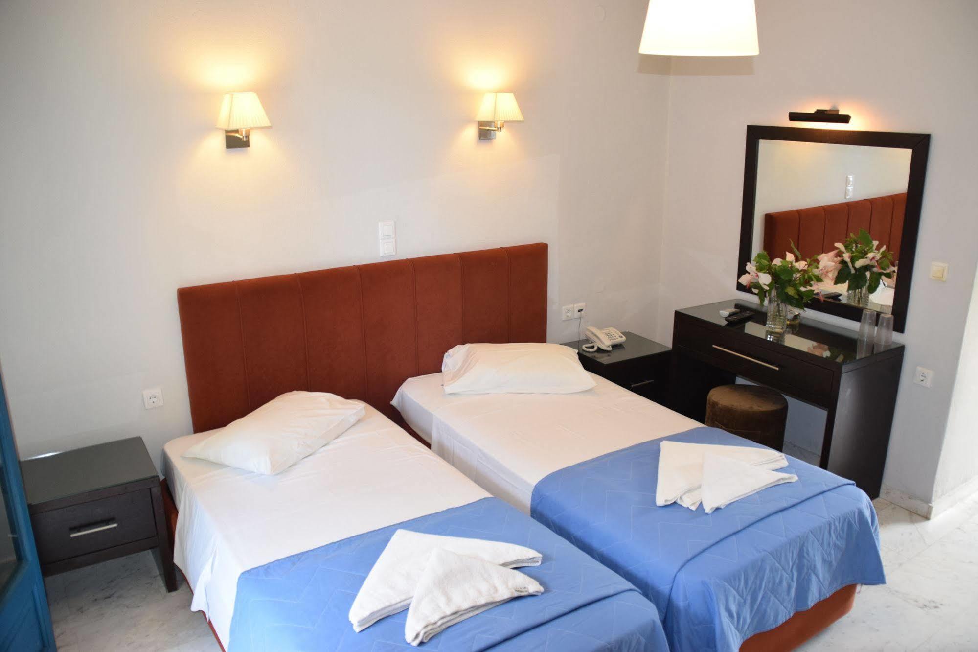 Karavostasi Beach Hotel Pérdika Kültér fotó
